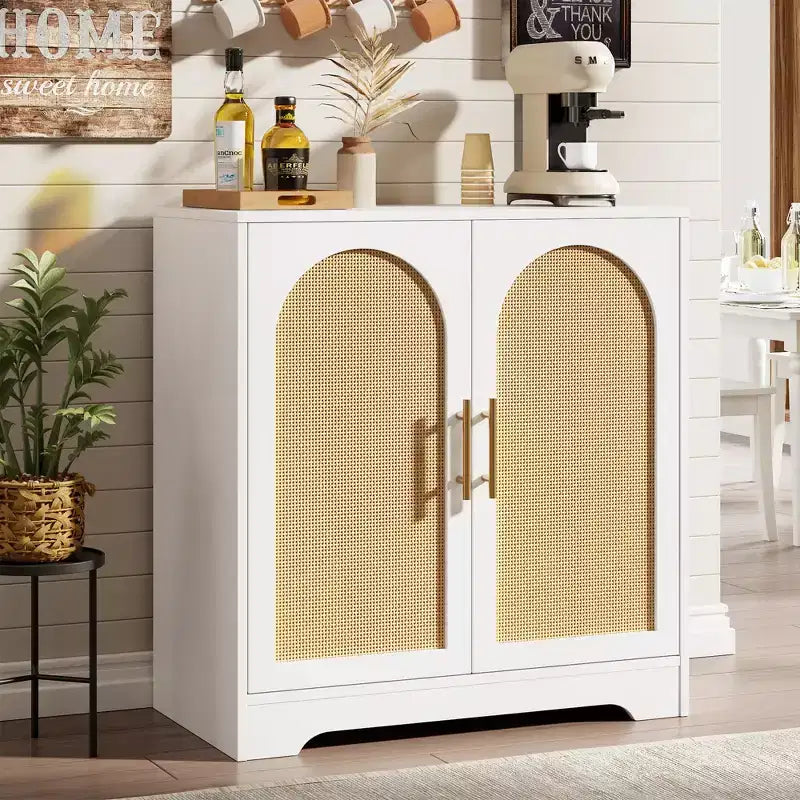 Meuble de bar à café bohème 30 portes en rotin naturel, pieds en bois massif, poignée en métal, meuble TV/buffet de 26,9 H pour salon et salle à manger