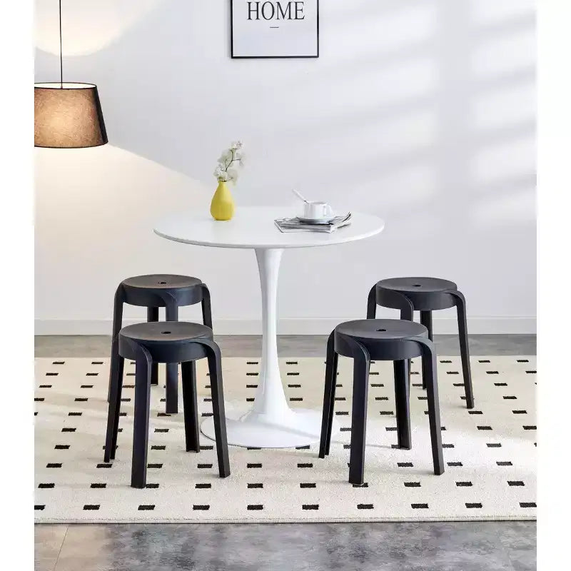 Lot de 6 tabourets ronds noirs en plastique, empilables, 150 kg, intérieur/extérieur, parfaits pour la salle de classe, la maison, le bureau