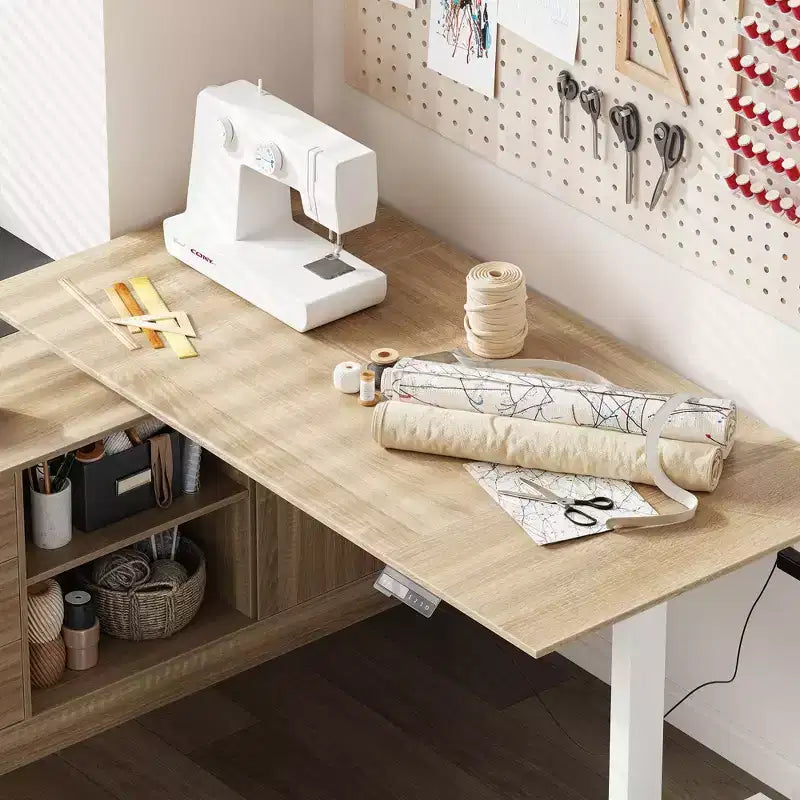 Bureau d'angle réglable en hauteur à effet chêne avec 3 tiroirs et rangement ouvert