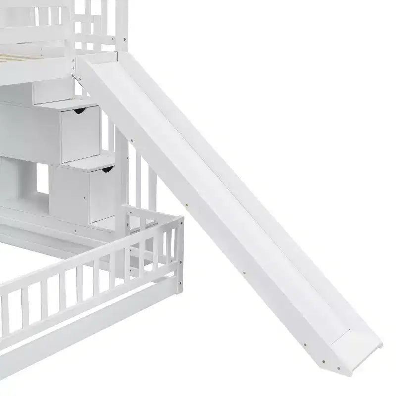 Lit superposé double sur grand format avec toboggan, barrières de sécurité et escalier de rangement