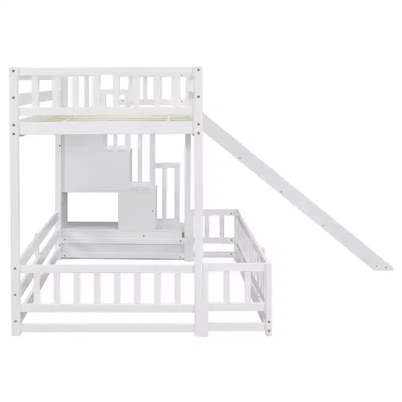 Lit superposé double sur grand format avec toboggan, barrières de sécurité et escalier de rangement