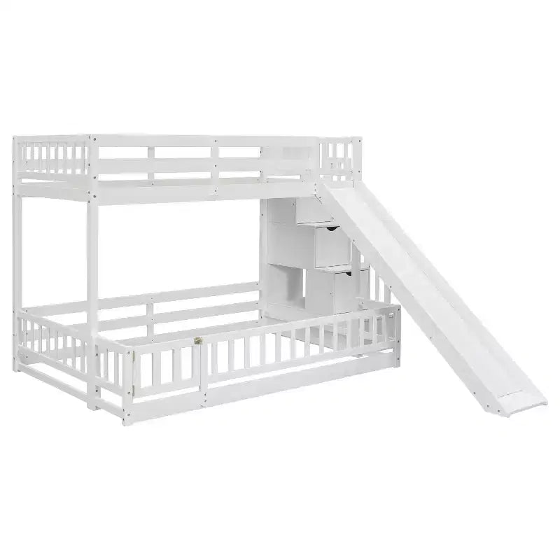 Lit superposé double sur grand format avec toboggan, barrières de sécurité et escalier de rangement