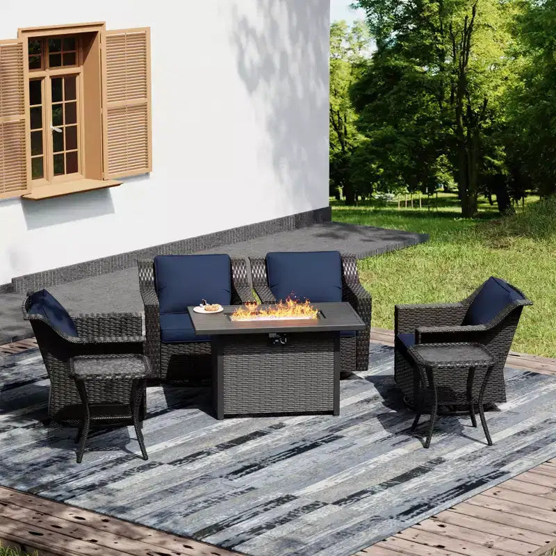 Ensemble de détente extérieur UPTIOT : 4 fauteuils à bascule, deux tables basses et un foyer multifonction