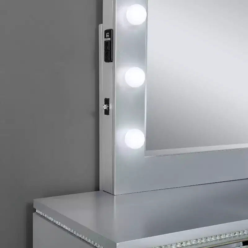 Ensemble de chambre Tenaya de 5 pièces pour grand lit double (Eastern King) argenté/gris - HOMES: Inside + Out