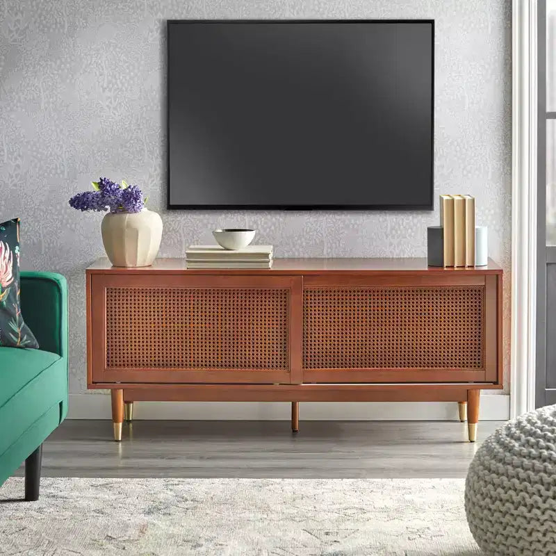 Meuble TV Allen pour téléviseurs jusqu'à 60" avec portes coulissantes en similicuir et rotin Noyer