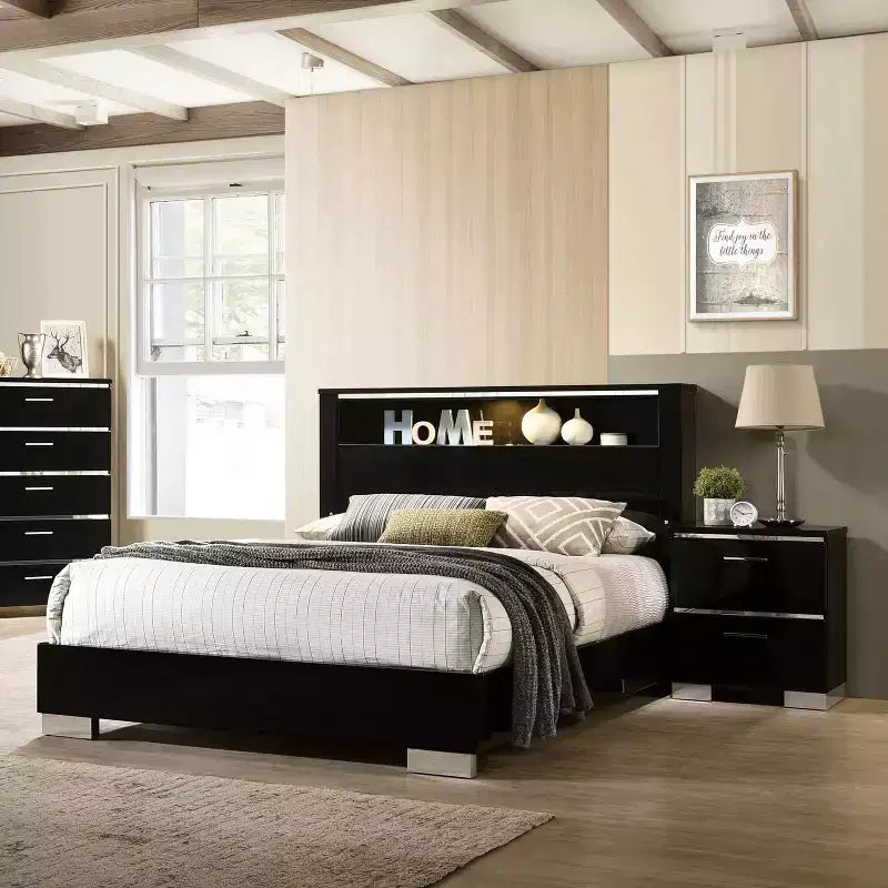 2 tables de chevet contemporaines Shorehaven et un ensemble de lit noir/chrome - miBasics