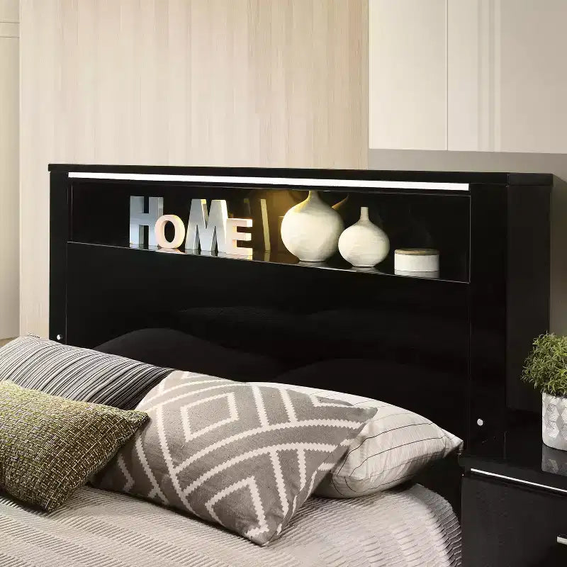 2 tables de chevet contemporaines Shorehaven et un ensemble de lit noir/chrome - miBasics