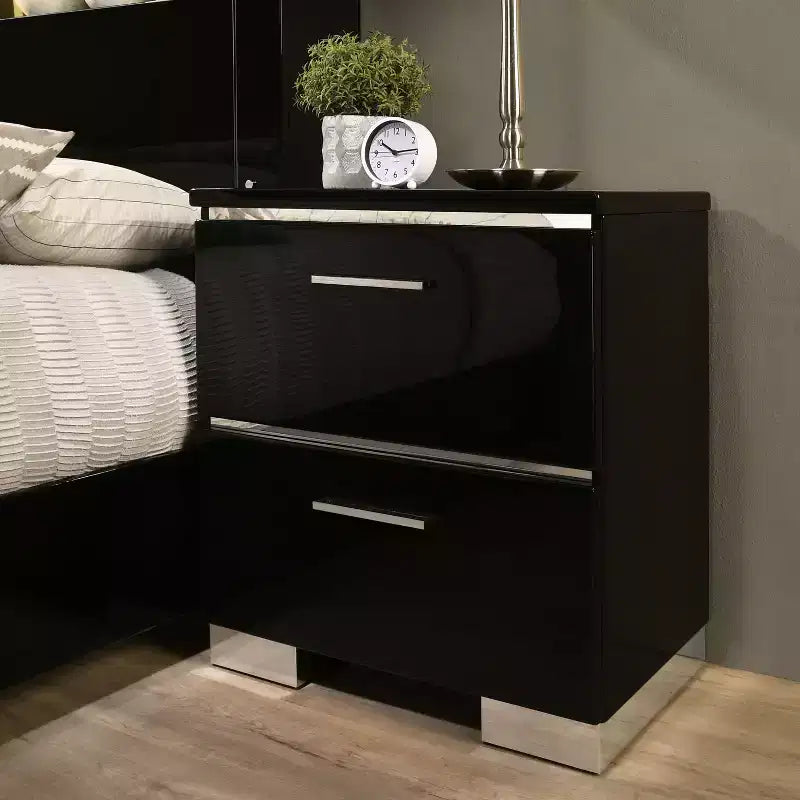 2 tables de chevet contemporaines Shorehaven et un ensemble de lit noir/chrome - miBasics
